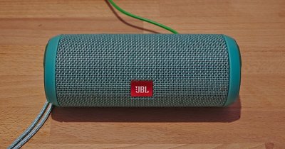 Na prodaju: Zvučnik JBL Bluetooth