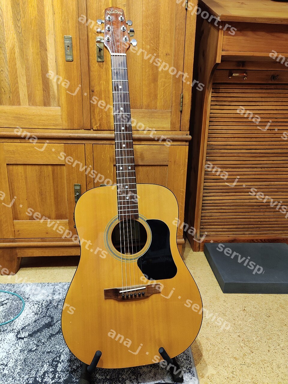 Na prodaju: Gitara akustična